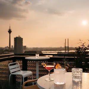 https://ruby-luna-hotel-dusseldorf.dortmundhotels.net